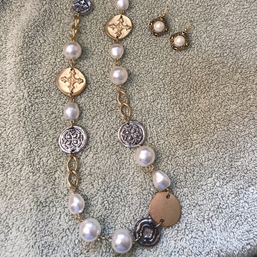 Beaded pearl necklace